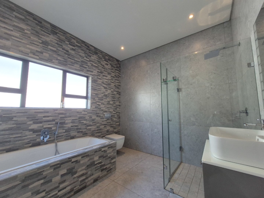 4 Bedroom Property for Sale in Heron Banks Golf Estate Free State